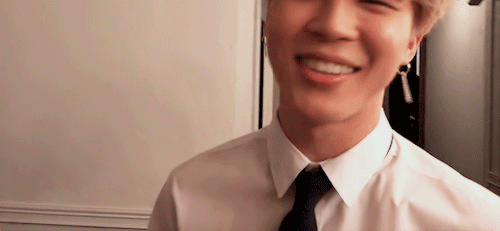 yoongissz:his smile shines so bright ♡