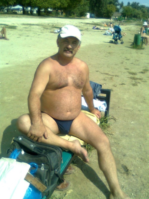 family-jewels-fan-2:  olderadmirer:  Olderadmirer    all to eat    