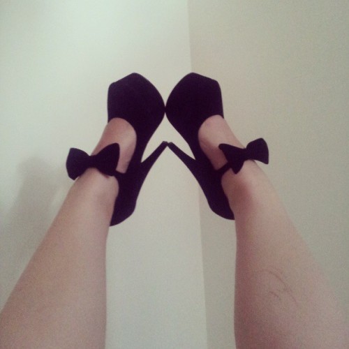 courtneybeth:  My super sexy heels arrived today. Getting used to being so tall! If I channel my inner Beyonce I can walk like I run the world ;) 