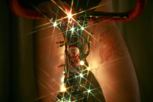 razumichin2: Kudryash pimping up her fixie with xmas lights 