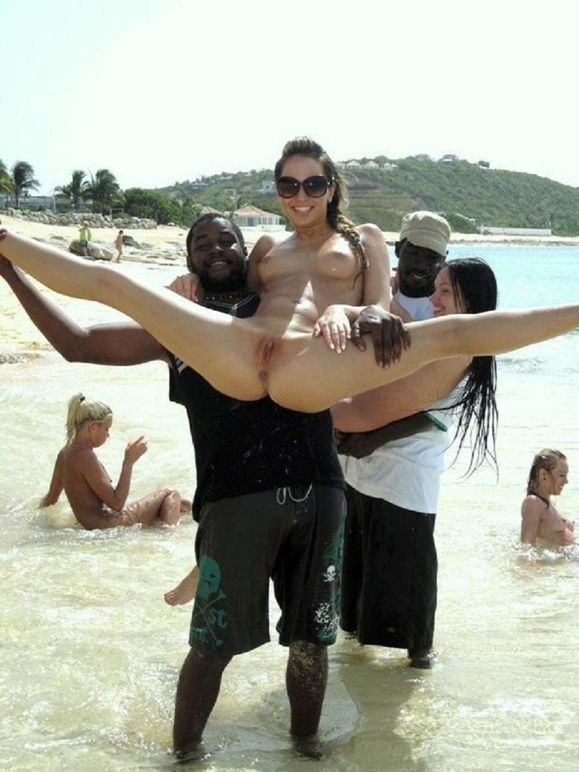 babes-of-beach:  girls and beach 6