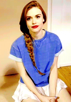 holland-roden:  *   whY IS SHE SO GODDAMN PERFECT