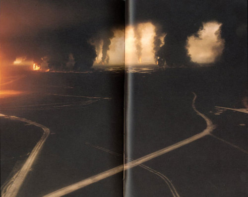 voirici:Sophie Ristelhueber - Fait: Koweit 1991 (Aftermath: Kuwait 1991)