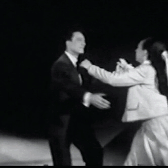 mostlydaydreaming:Gene Kelly & Liza Minnelli performing “For Me and My Gal,” just like he did wi