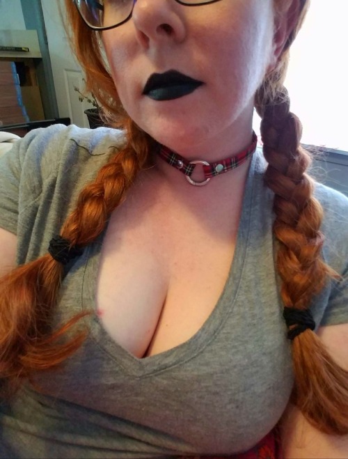 amateurgags:manic-pixie-ginger-slut: Enjoying my day off. Drooling from more than one set of lips…