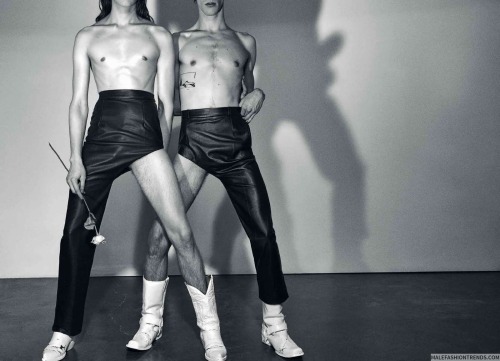 ESSENTIAL HOMME&ldquo;After Party&rdquo; feat. Erik Kettschick y Léopold Conil by Nicolas Valois wi