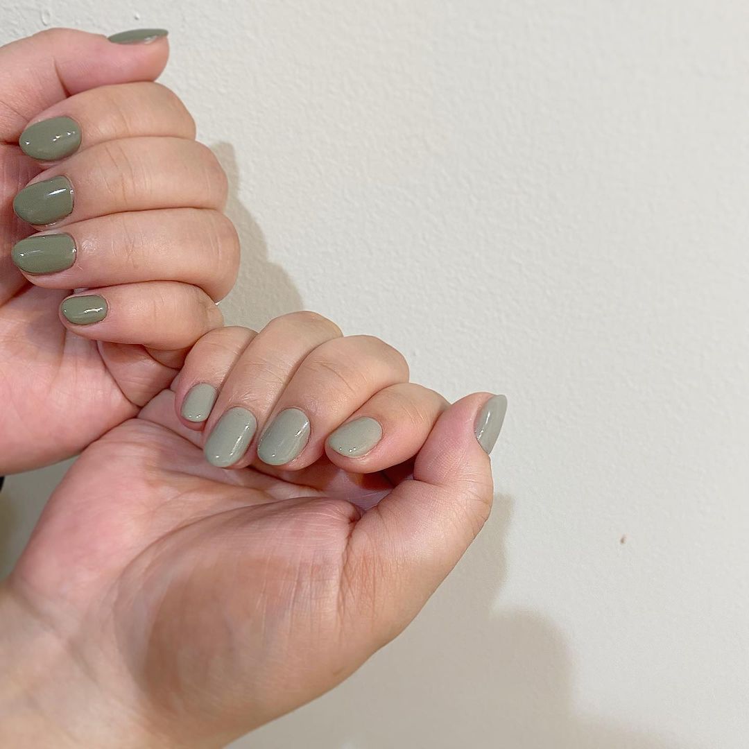 Nail Salon Anela アシンメトリーカラー 左右で絶妙に違う色のやつ ネイル ワンカラーネイル Nail Salon Anela アシンメトリーカラー 左右で絶妙に違う色のやつ ネイル ワンカラーネイル