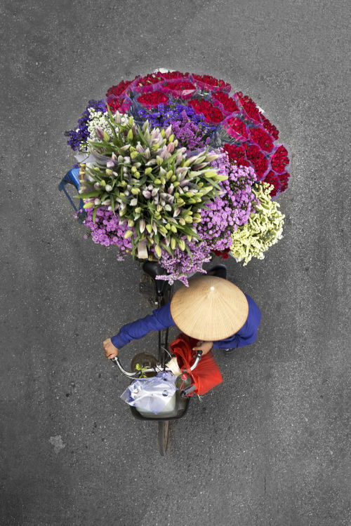 itscolossal:  Aerial Shots of the Bright and Colorful Goods Sold by Street Vendors in Vietnam by Photographer Loes Heerink 