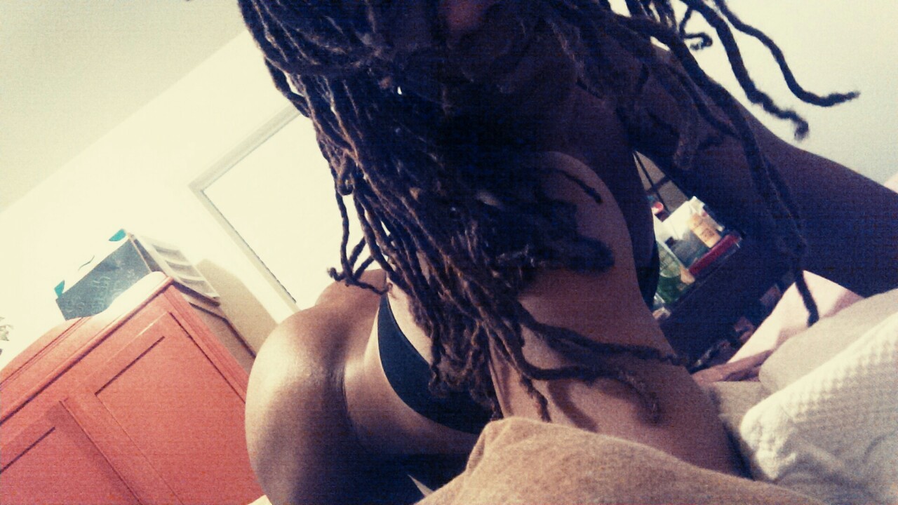 asslocksandpussy:  Mornin’.  Off to the gym to find who I lost   I love that arch