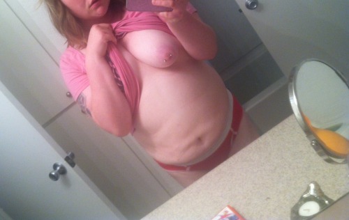 courtneykaye:  Chubalubbbb  Love that belly