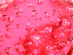 aestheticgoddess:  Bubbles by Lindeh on Flickr.