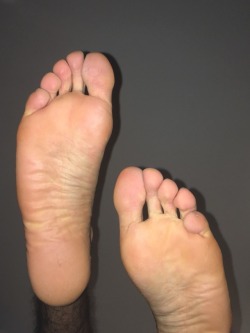 latinfeetasscock:  My Soles #1