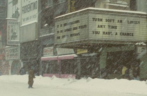 vintageeveryday:Photos of New York during the snowstorm in 1996.