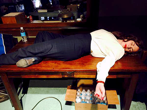 peanutbucky-blog-blog:  Perfect angel Hayley Atwell napping where she can on Agent Carter’s set. 