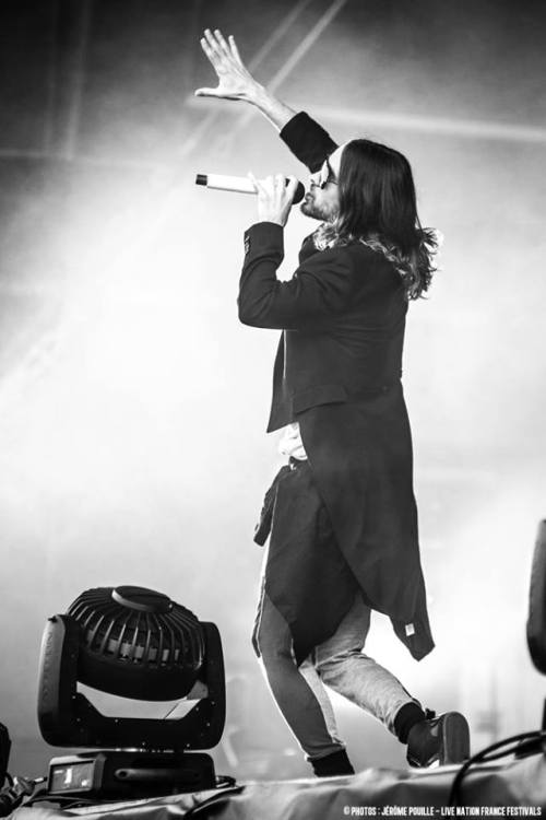 beardycheekbones:  Thirty Seconds to Mars - Jared Leto at Main Square Festival - 5/7/13 How I miss it!!  
