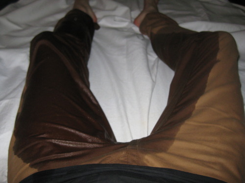 wj-luk0301:Completely soaked my pants on my way home…very naughty :>