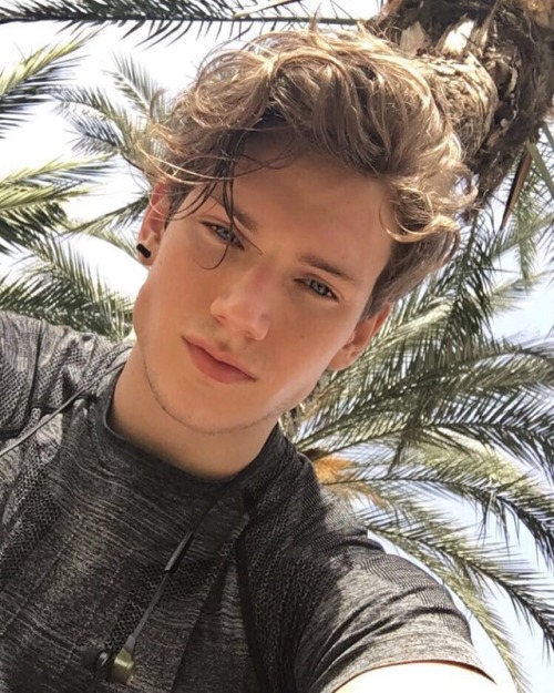 europeanboys:  Finnish boy Benjamin Ahlblad / insta:fitbeny / snap:ahlbladb