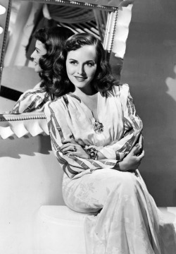 :  Paulette Goddard, 1941 © Eugene Robert Richee. 