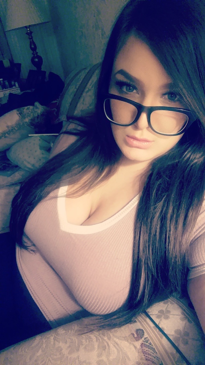 geekgirlsheaven:  More: http://imdbabes.com/