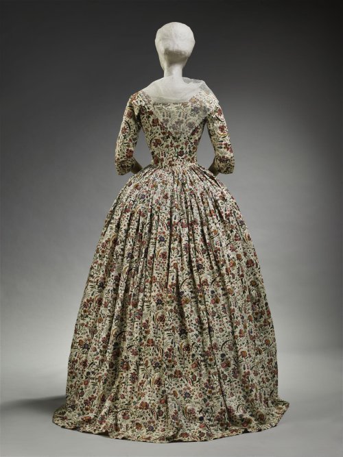 Robe à l’anglaise, 1780-85, altered 1785-90From the V&A