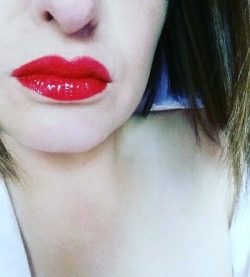 brujitalove:  Red lips 👄