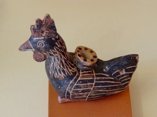 lionofchaeronea:Corinthian aryballos in the shape of a rooster.  Artist unknown; ca. 600 BCE.  Now i