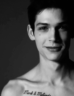 chuu-paa-mee:  his smile gives me butterflies 
