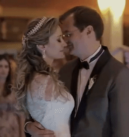 amp-lifes:an armless woman having a beautiful wedding