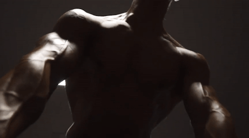 aestheticsupremacy:rippedmusclejock:the awakening of a godhood  your kingdom bows before you, oh exalted one. let your lessers worship and flock to see the power of man. 