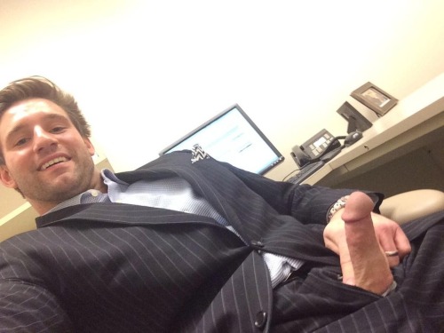 bulgeout:  http://www.hungland.com/ CUTEST married dad!