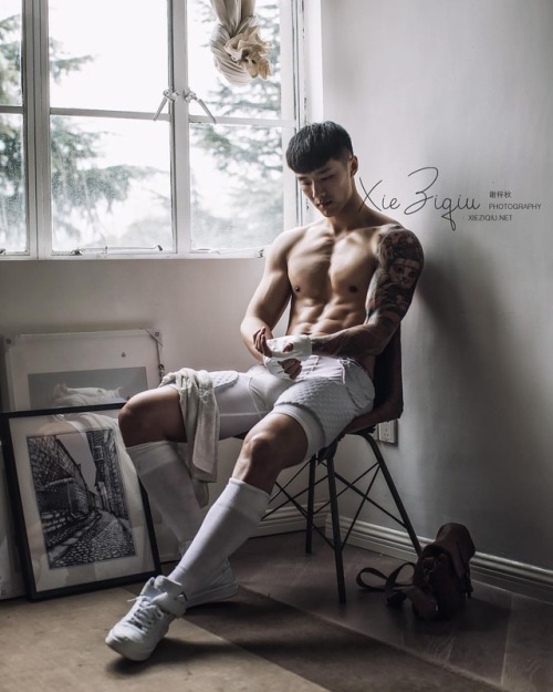 #asianhunk #xieziqiu #hothunk #hotboy #muscle https://www.instagram.com/xieziqiu1027/p/BsSm_CqlbyG/?