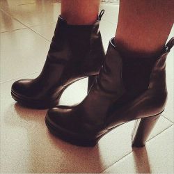 sexyshoesblog:  Do you like this? Pls visit http://www.sexy-shoes.luxlr.com for more.