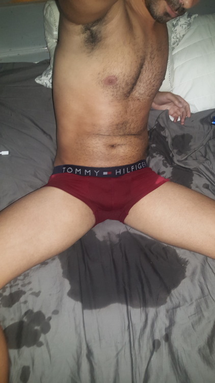 harrypman:  peedc:Peeing in bed, fuck yeah! adult photos