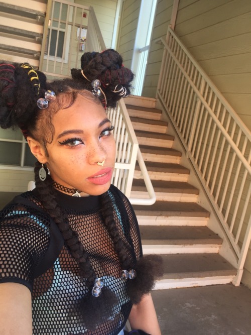 geekygothgirl:kieraplease:Outfit change &lt;/3This is real life anime hair and it is GLORIOUS. 