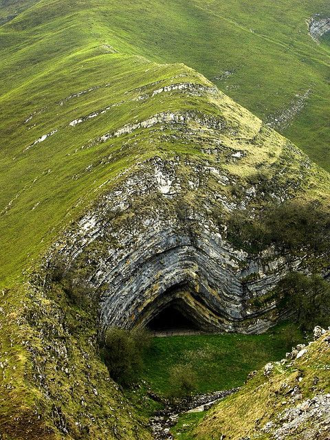 mage-cat:apophenic-ocelles:geofden:Harpea’s Cave, Navarra, SpainOh sure, when nature draws a p