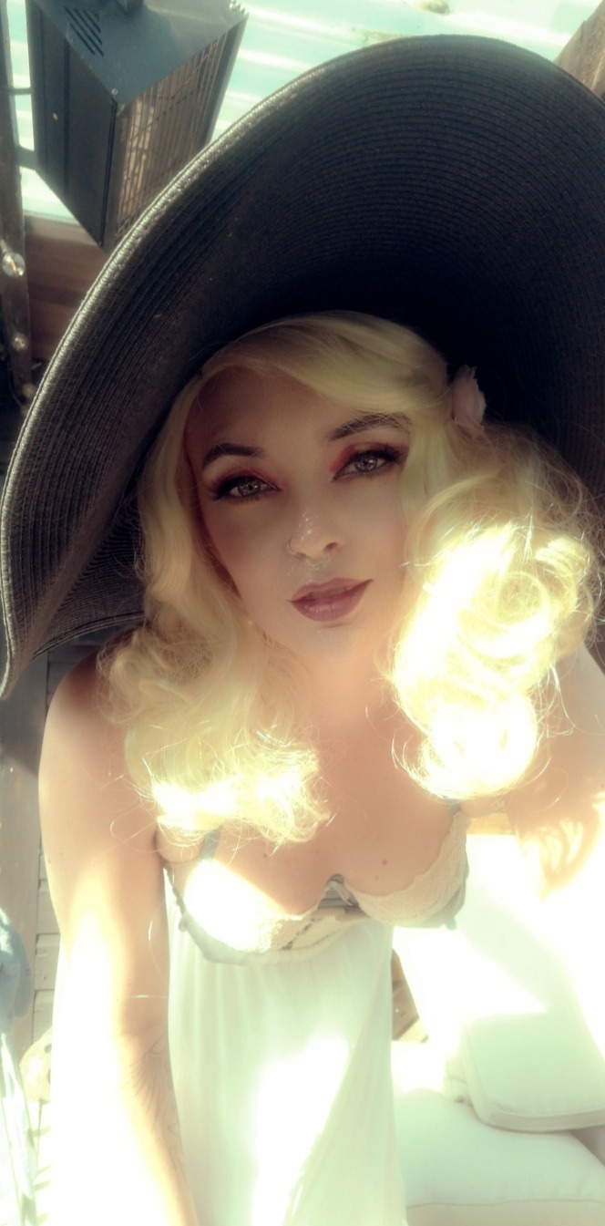 satans-knitwear:Sunkissed??? Kiss it back. 🥺🌞😘Treat me ~ Tip me 