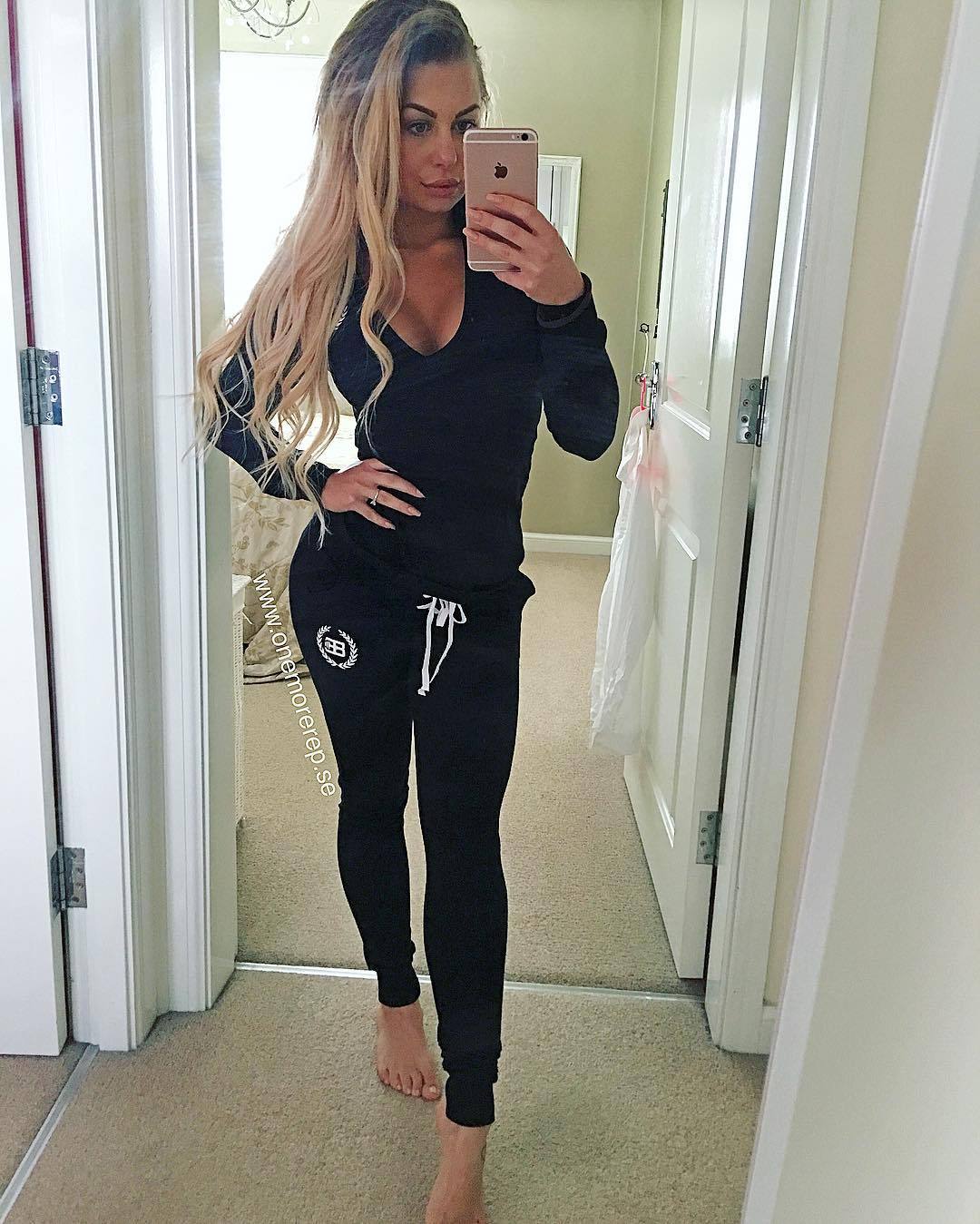 Snuggling around in my lovely loungewear from @onemorerepstore this diet makes me