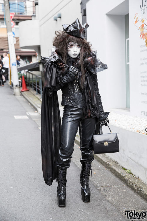 tokyo-fashion:Japanese shironuri artist Minori wearing a dark handmade/remake look inspired by oil o