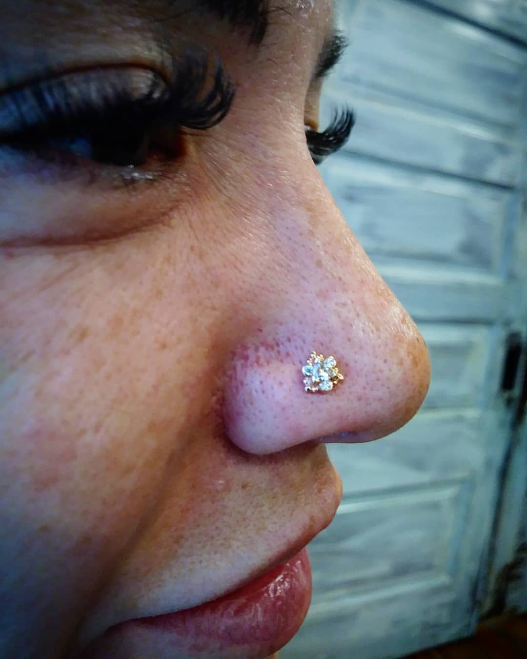 Colleen swung by and had Jo repierce her nostril. She picked the most bawler piece in the house, a rose gold Helena end with champagne center and cz gems! Shine on, you sweet angel! ✨😍✨ #robotarmy #robotpiercingandtattoo #portlandbodyart...