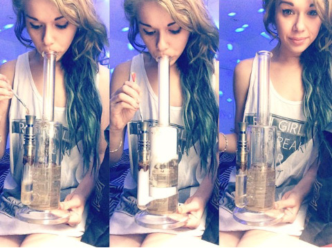veraisastoner:  shroom-goddess:  allthingsdankk:  Shatter Day Seshh  Super cutie