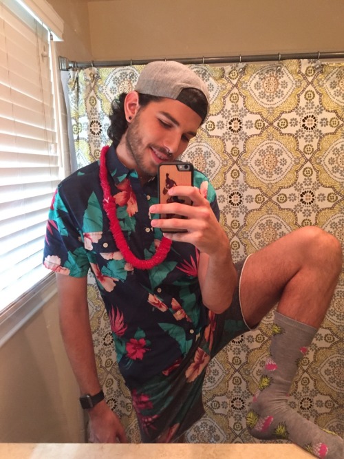 hoodratdiego: Feelin’ the Hawaiian fantasy.