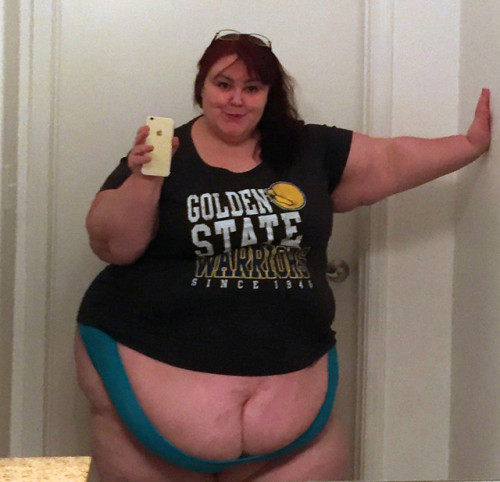 spectacular-fat-lovers:Sexy chubby girlfriendFirst name: MichellePics: 29Single:Yes.Looking for: Men