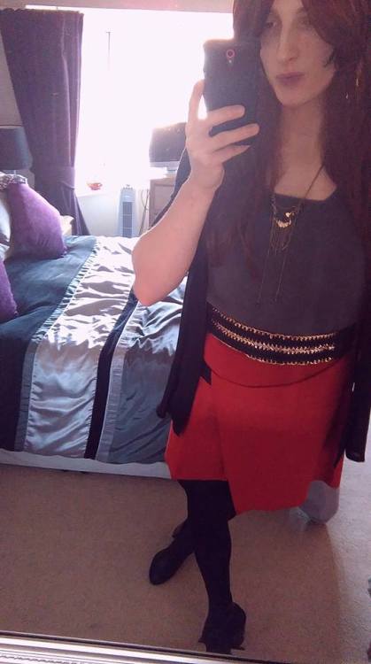 smcgar40: nikkidoesclothes: New skirt/top!Seriously think this is my new favorite outfit, just so go