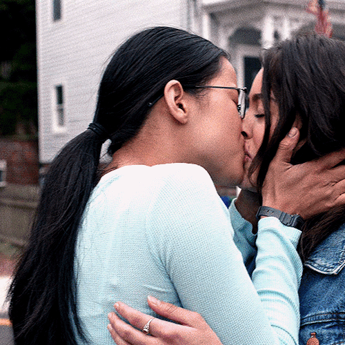 bollyswood:How do you know she wants to be kissed?THE HALF OF IT2020 | dir. Alice Wu