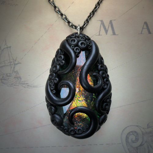 fhtagn-and-tentacles:  CTHULHU JEWELLERY by Stuart Williams Available at cthulhujewellery.com