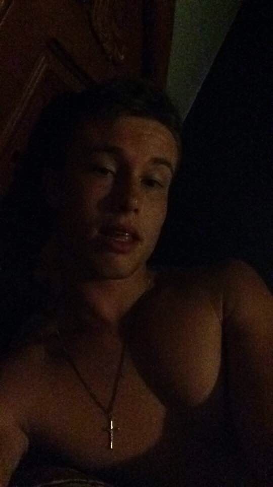 straight-kikdudes:Elijah 😍 he’s the hottest guy ever and THAT ASS OMG !!!! he’s