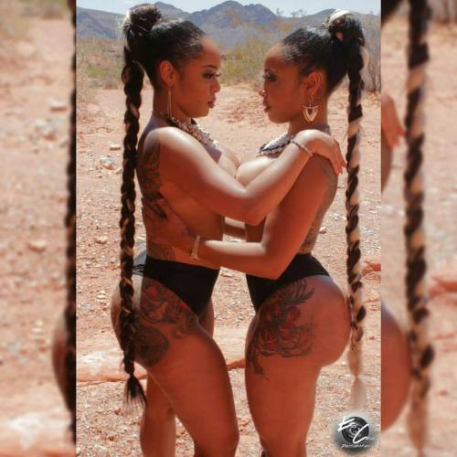 hennywiz:  Two is always better than 1 👭 #whosnext #lasvegas #miami Shot by: @elite_circle_photo Models: @doubledose_twins Hair: @shayhaircouture1  Makeup: @therealparisp  #thickgirlsarebetter #assests