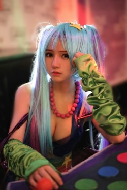 league-of-legends-sexy-girls:  Sona Cosplay