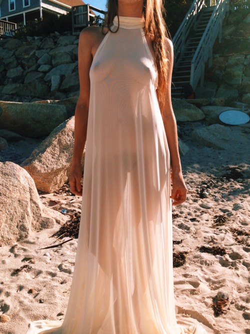 hiddenpink:Sexy moment on the beach today with Emily… She requested I share this with ya&rsqu