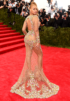 celebritiesofcolor:  Beyonce attends the ‘China: Through The Looking Glass’ Costume Institute Benefit Gala at the Metropolitan Museum of Art on May 4, 2015 in New York City